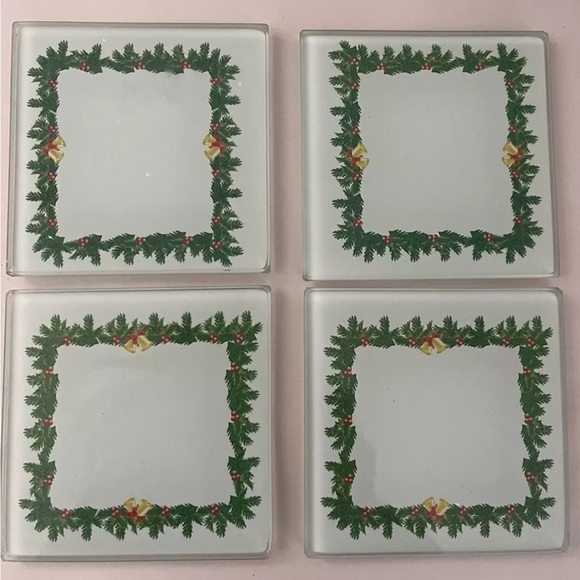 Vintage Glass Christmas Coasters Set Of Four Garland Bells - Picture 1 of 3